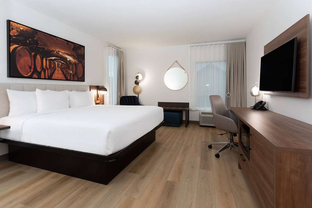 La Quinta Inn & Suites by Wyndham Galt Lodi North - photo 36