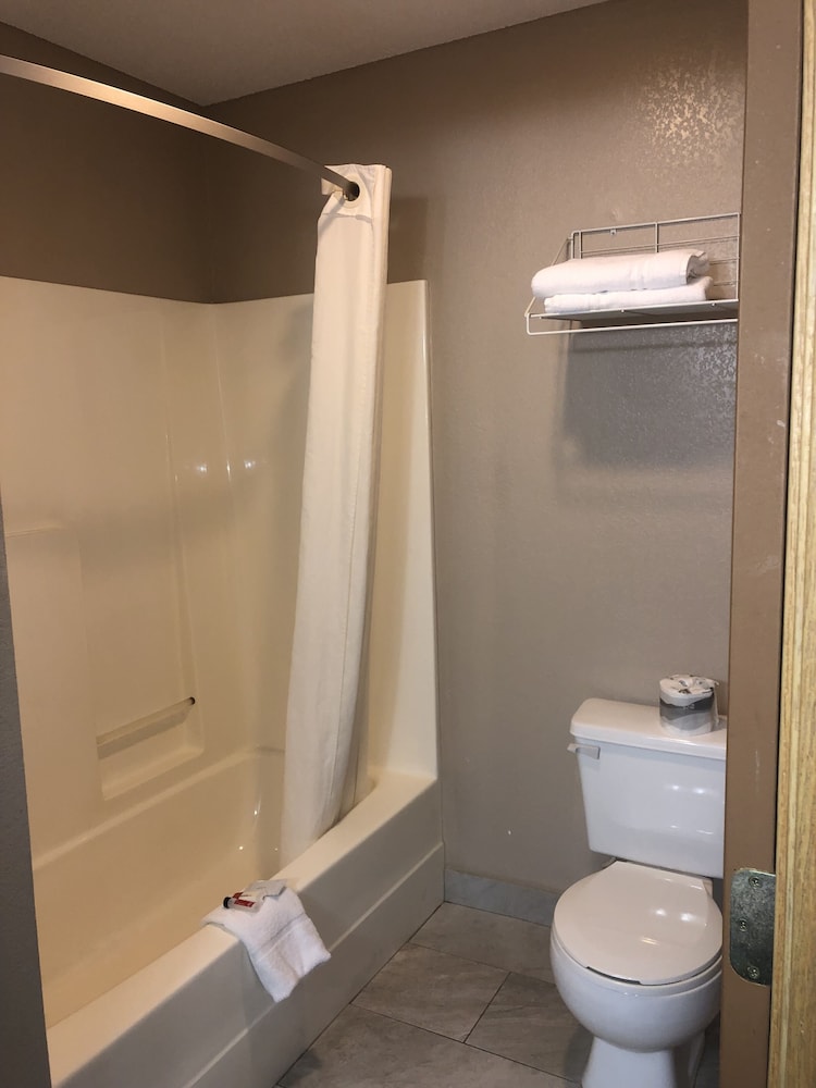 Super 8 by Wyndham Neosho - photo 27