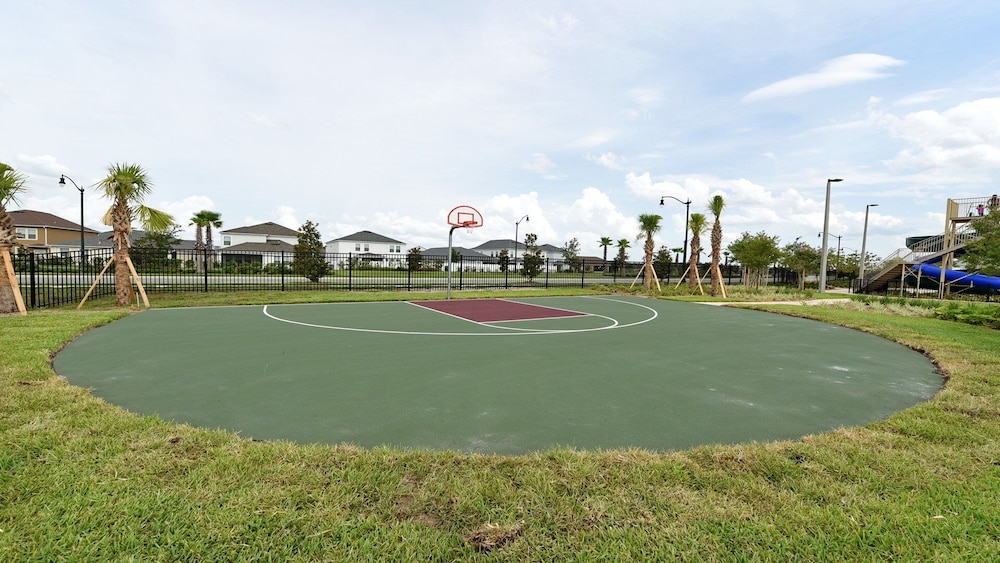 Luxurious 10 bed Lakefront Retreat Near Disney - photo 46