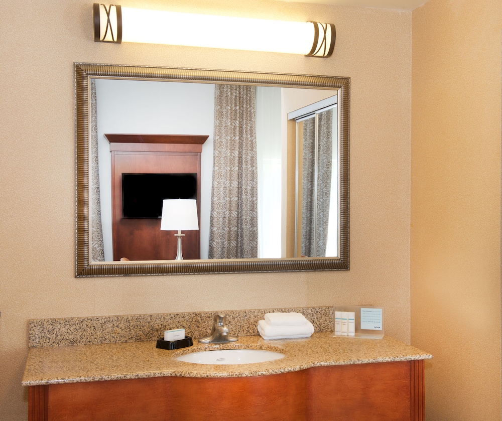 Hampton Inn & Suites Pittsburgh Meadow Lands - photo 17