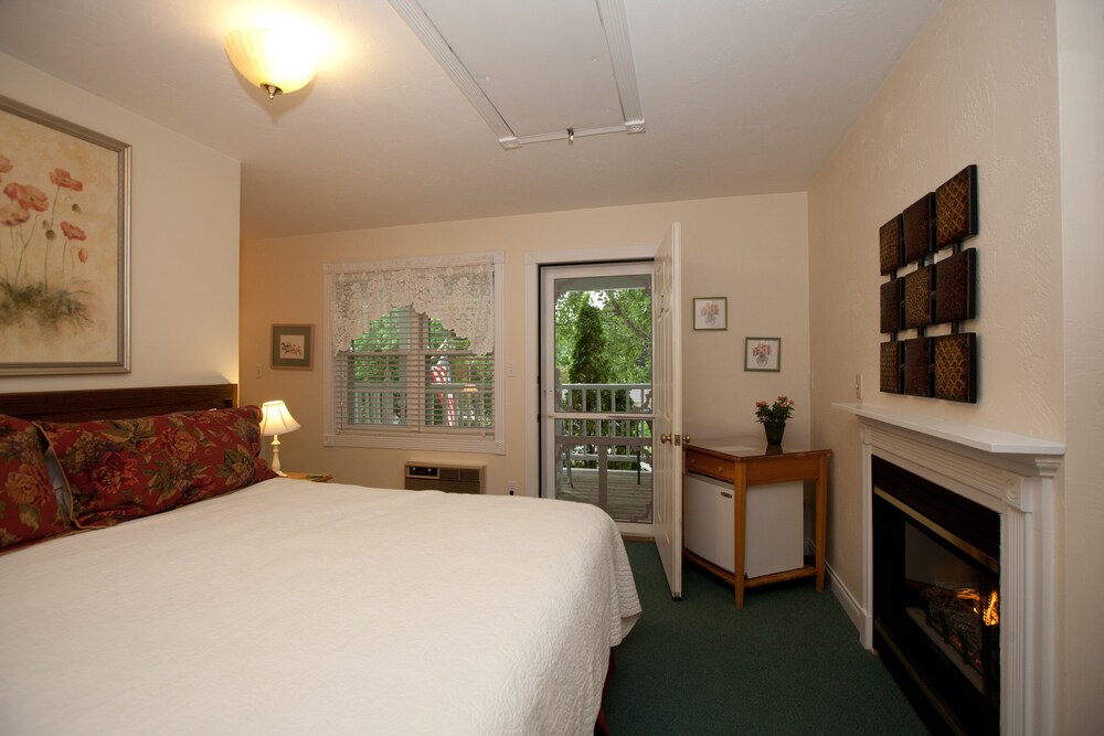 Cedar Court Inn - photo 16