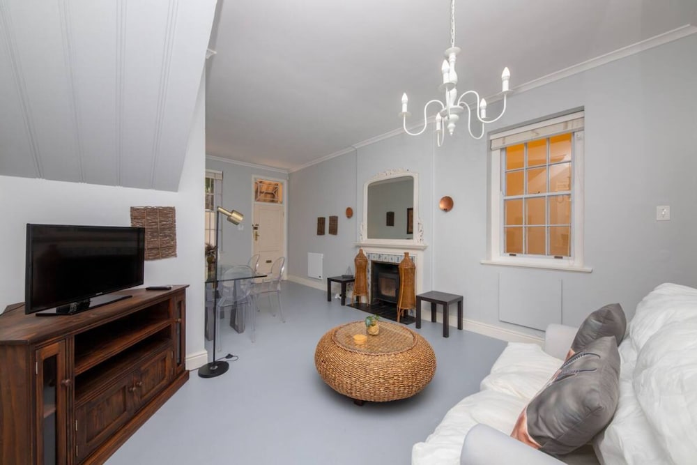Vintage Nook 1 Bedroom Apartment in Green Point — 4-Star Luxury Hotel in Cape Town, South Africa