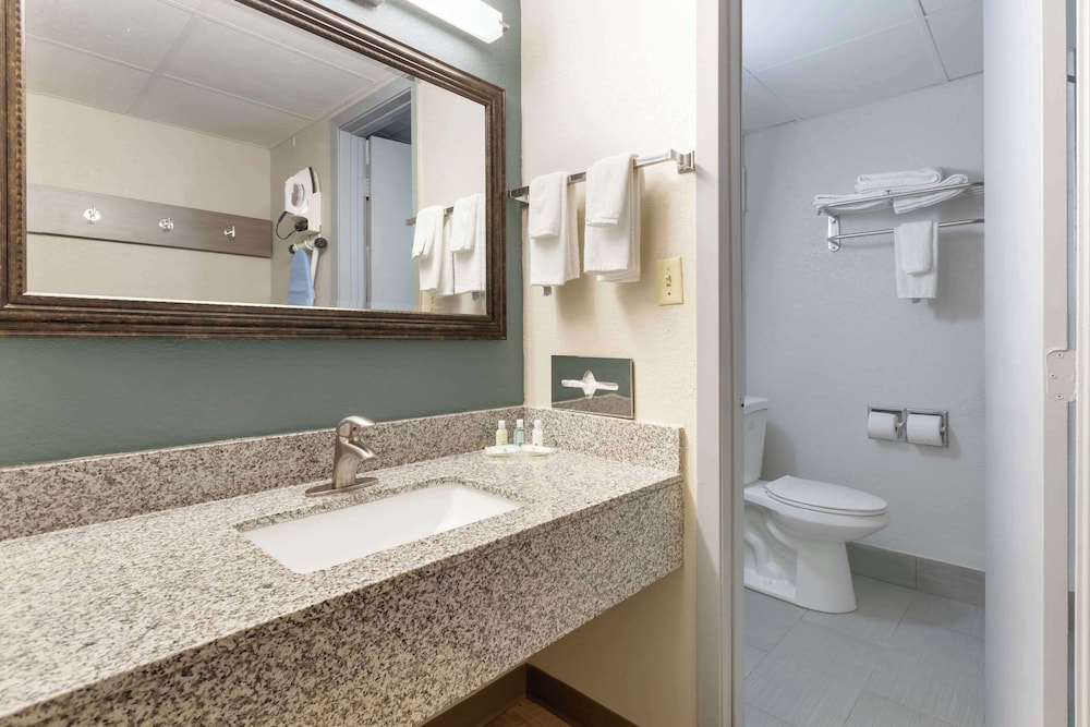 Quality Inn Newton at I 80 - photo 13