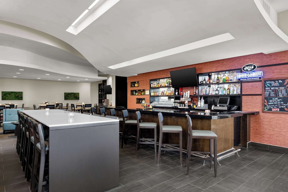 Embassy Suites Newark Airport - photo 34