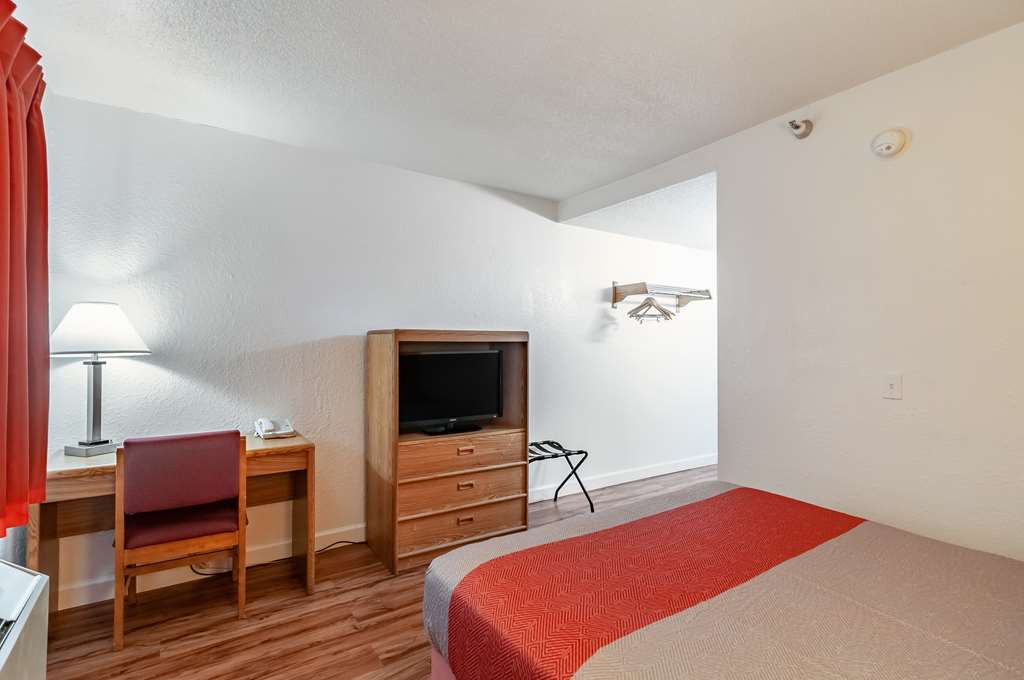 Motel 6 Naperville IL - photo 17