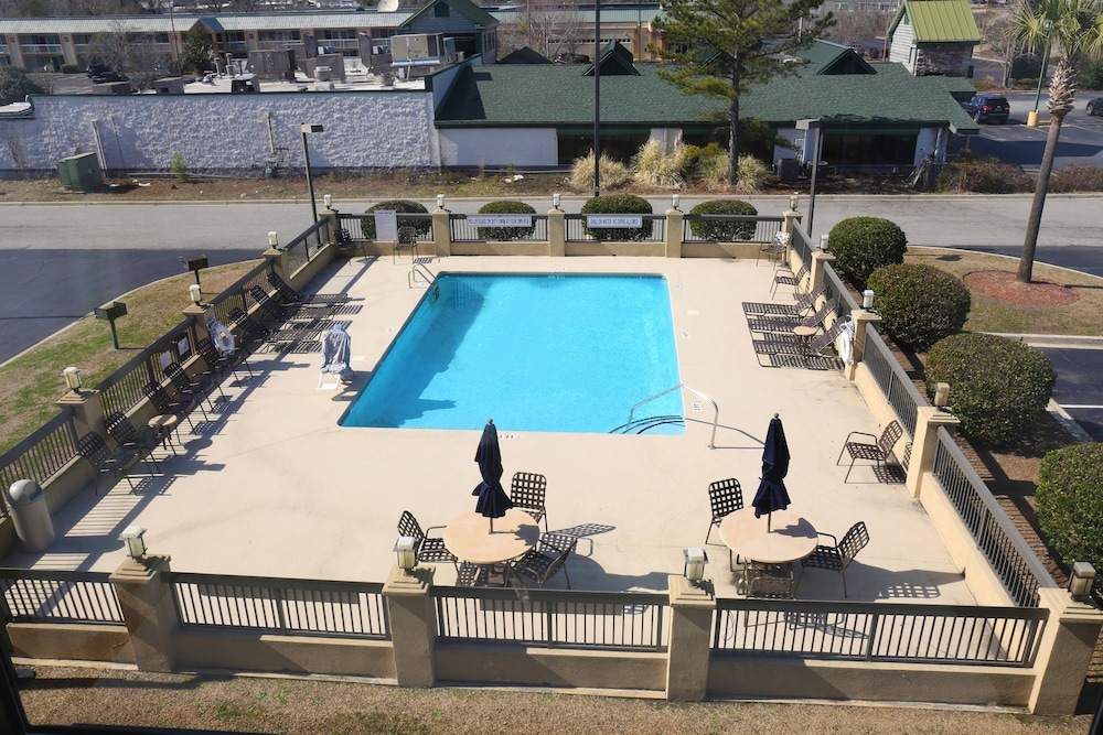 Hampton Inn Sumter - photo 26