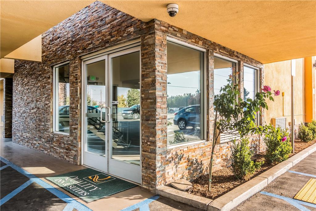 Quality Inn & Suites near Downtown Bakersfield - photo 4