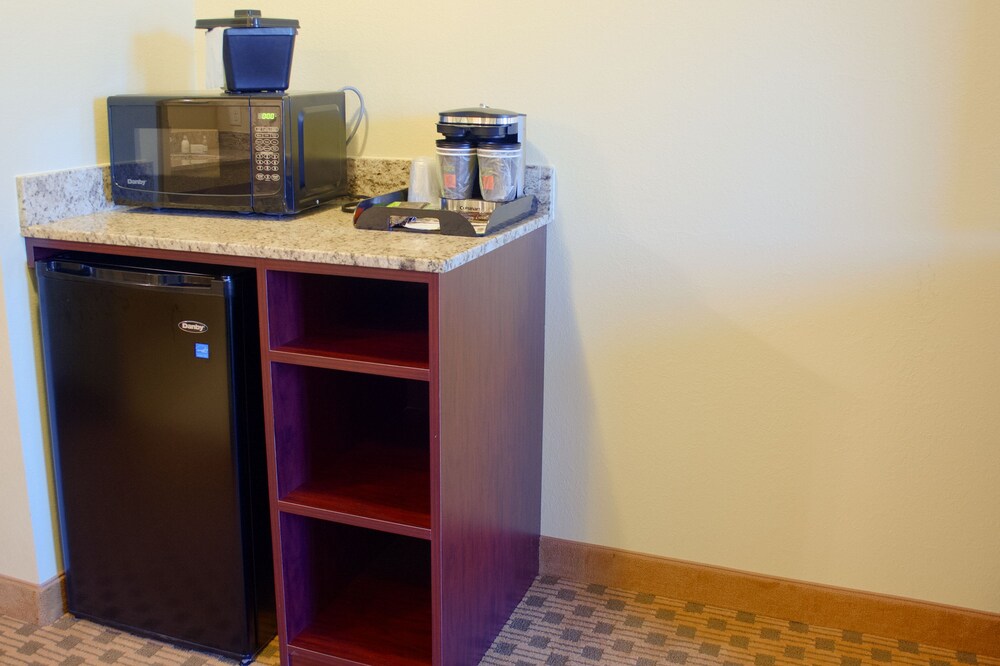 Cobblestone Inn and Suites Winterset - photo 60