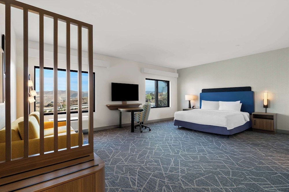 Hampton Inn & Suites by Hilton Corona - photo 23