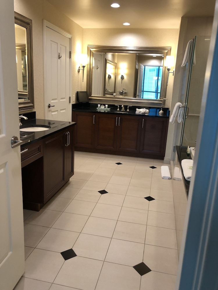 True 1BR Strip View at MGM Signature - photo 36