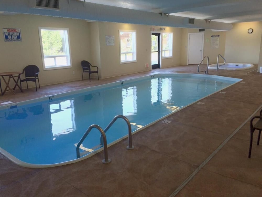 Yellowstone Lodge - photo 18