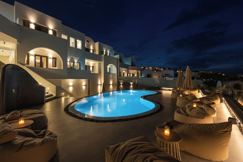 Kudos Suites Firostefani — 4-Star Luxury Hotel in Fira, Greece