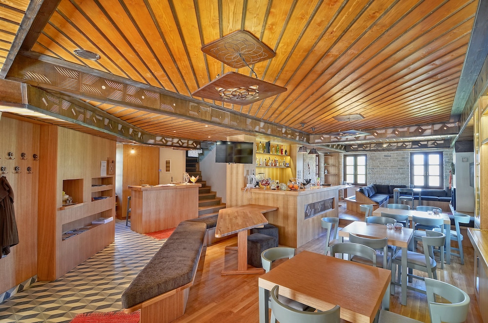 Dilofo Hotel Luxury Suites in Asprangeloi, Greece