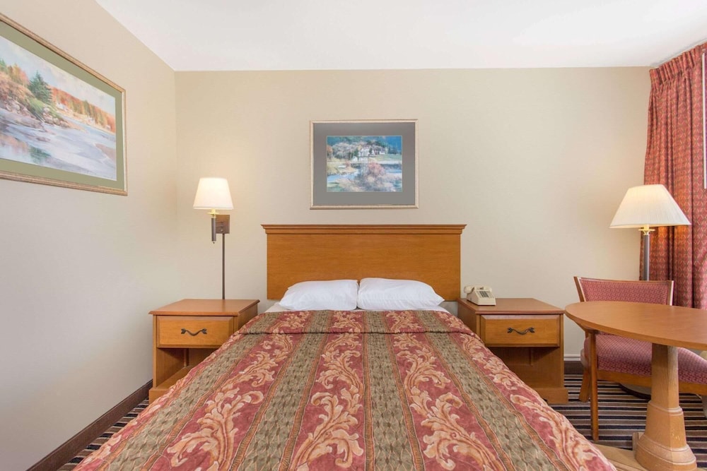 Travelodge Fredericksburg South - photo 10