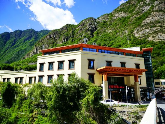 Gu Er Gou Hot Spring Resort in Aba, People's Republic of China