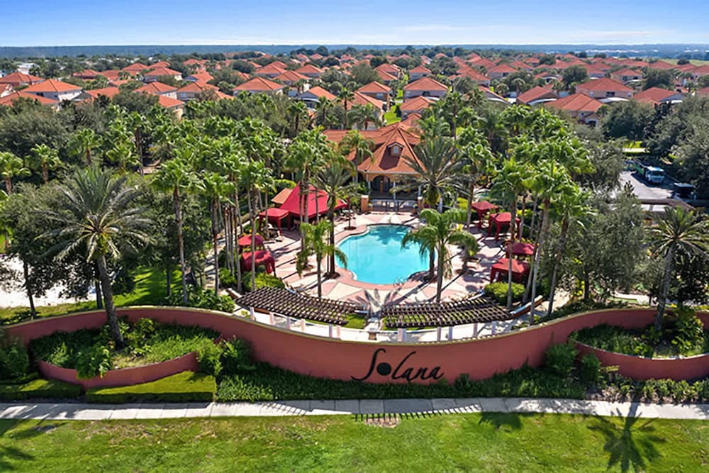 4BR Family Resort Home Private pool & Games Room - photo 34