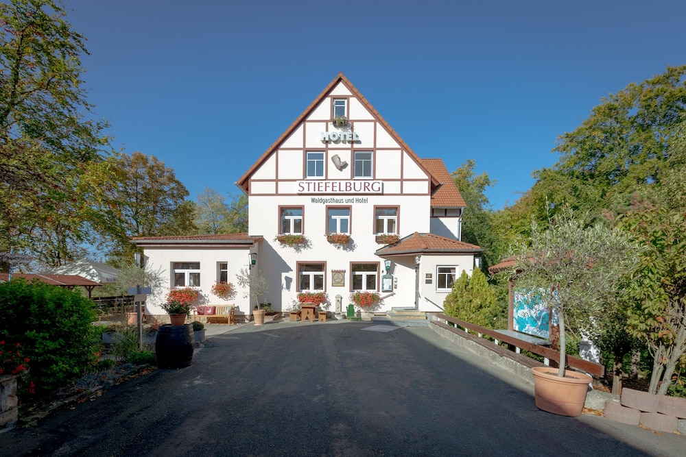 Waldgasthaus & Hotel Stiefelburg pet-friendly hotel Nauendorf
