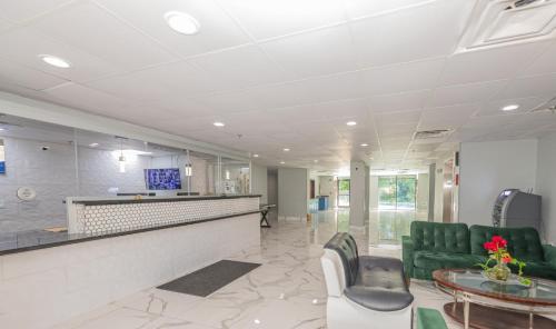 Jamestown inn & Suites - photo 9
