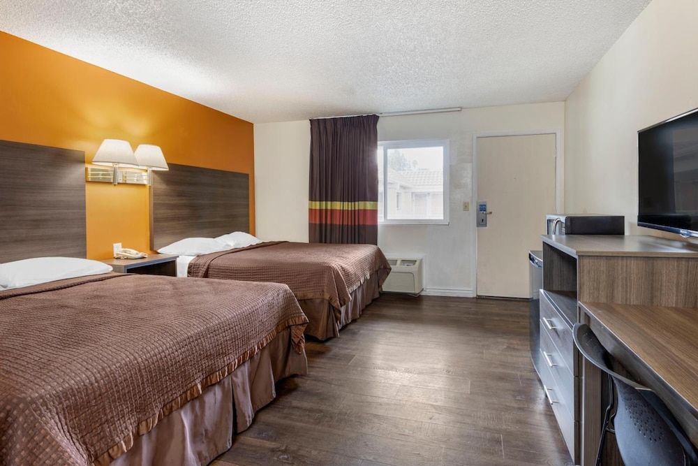 Riverside Inn & Suites - photo 25