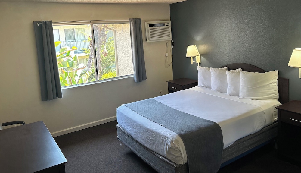 California Suites Hotel - photo 16