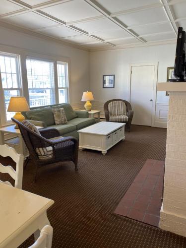 The Admiral Hotel Motel - photo 141
