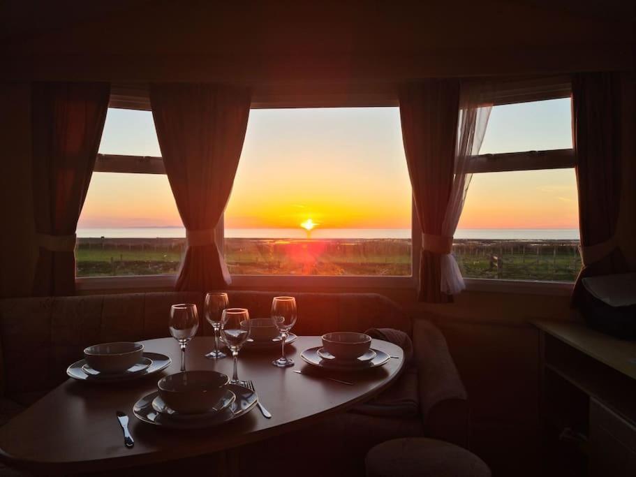 Tarn Bay Retreat Sea Fells Beach Views Farm in Millom, United Kingdom