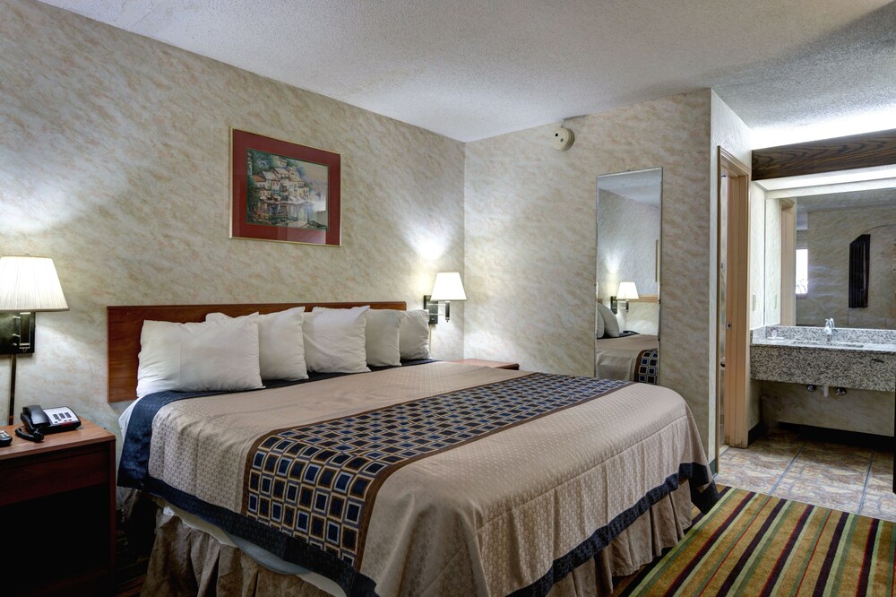 Red Roof Inn & Suites Athens AL - photo 6