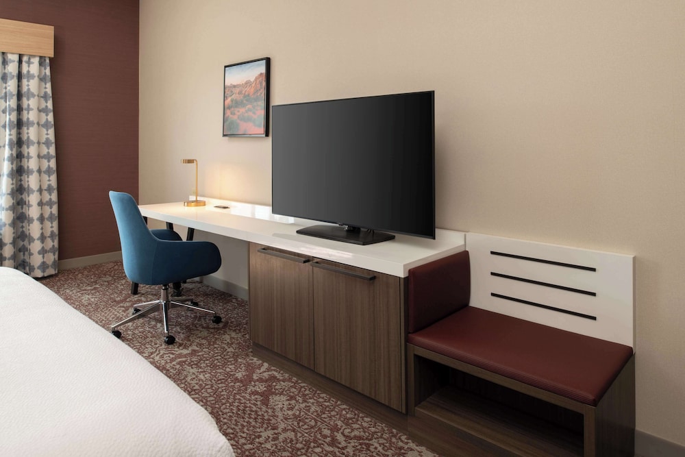 Hilton Garden Inn Fontana - photo 7