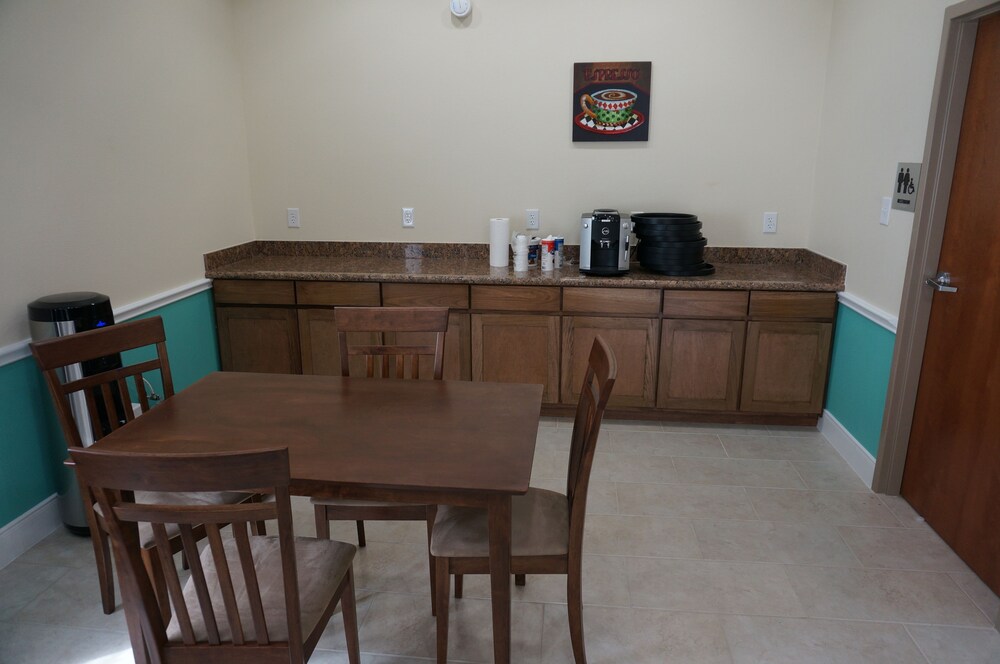Texas Bungalows Hotel & Hotel Que at Lakeline Austin Cedar Park - photo 21
