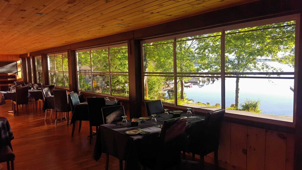 Oakview Lodge & Marina — 4-Star Luxury Hotel in Huntsville, Canada