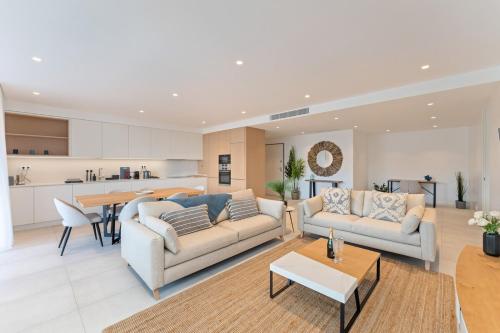 Luxury 3BR Sea Views Pool Sauna Gym — 4-Star Luxury Hotel in Lagos, Portugal
