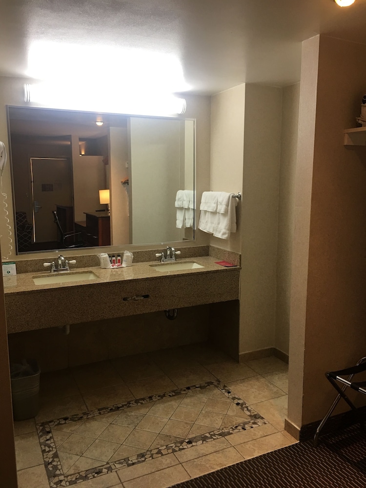 Ramada by Wyndham Rockville Centre - photo 41