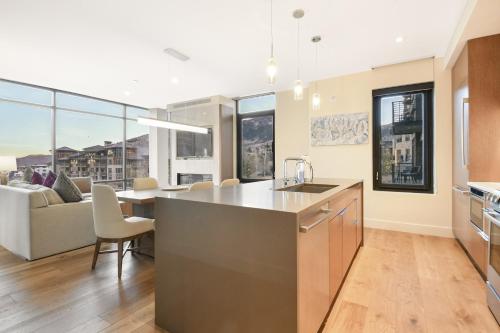Luxurious 1 BR in Canyons Village Ski In Out — 4-Star Luxury Hotel in Bridgeport, United States