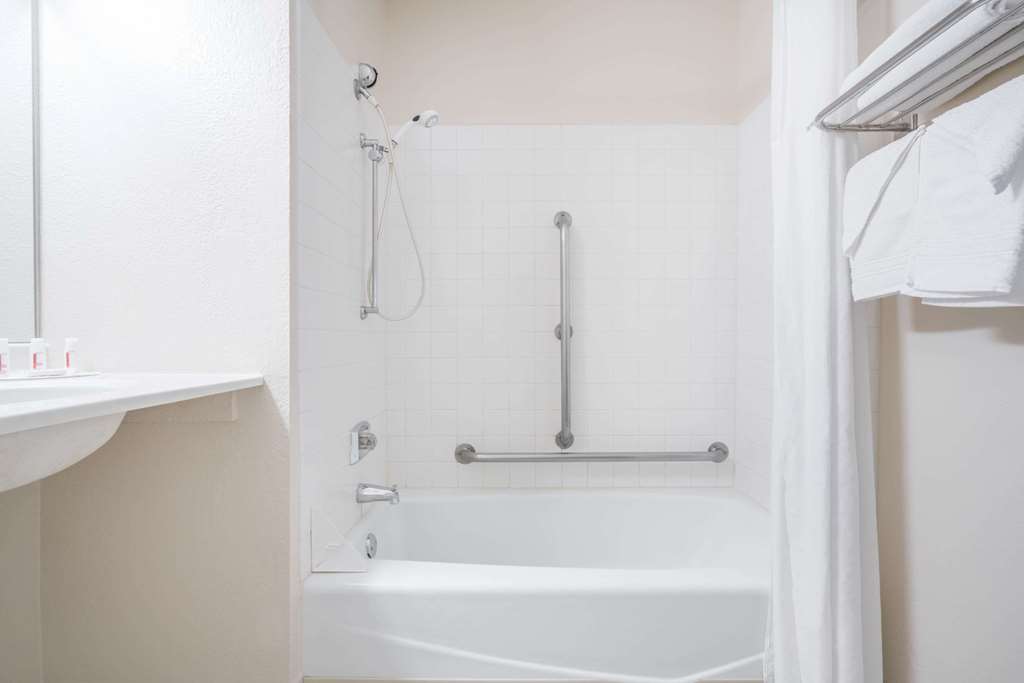 Super 8 by Wyndham Baxter Brainerd Area - photo 6
