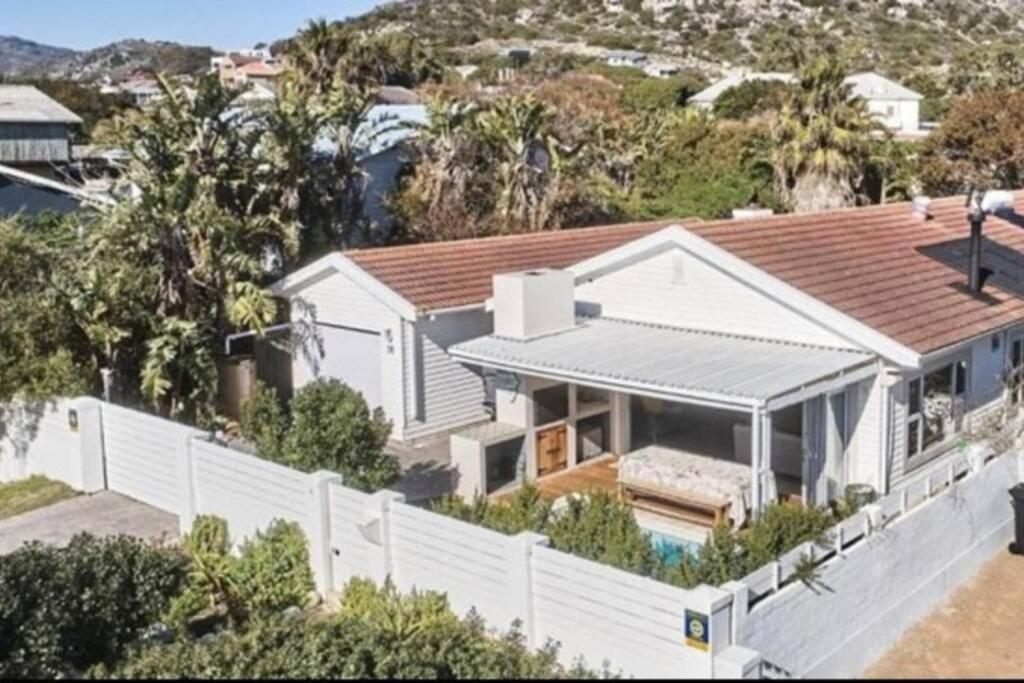 Paradise Beach House with Pool And Parking