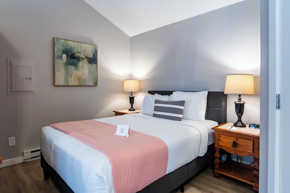 Inn at Haystack Rock - photo 8