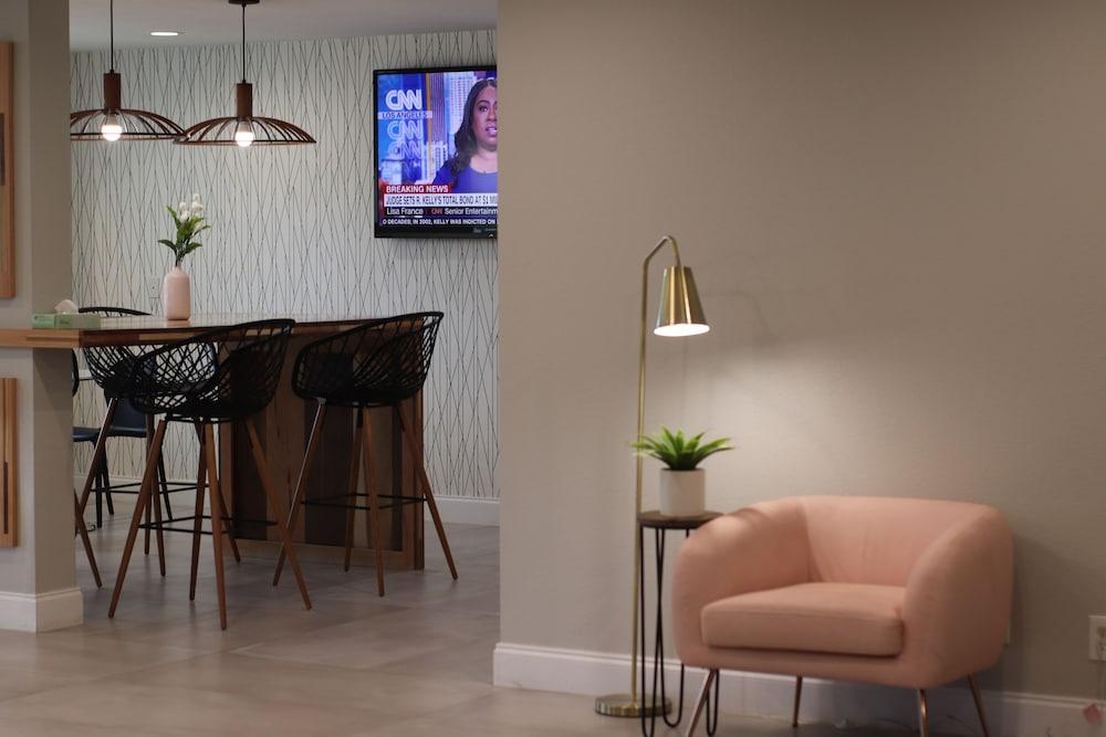 Microtel Inn & Suites By Wyndh - photo 9