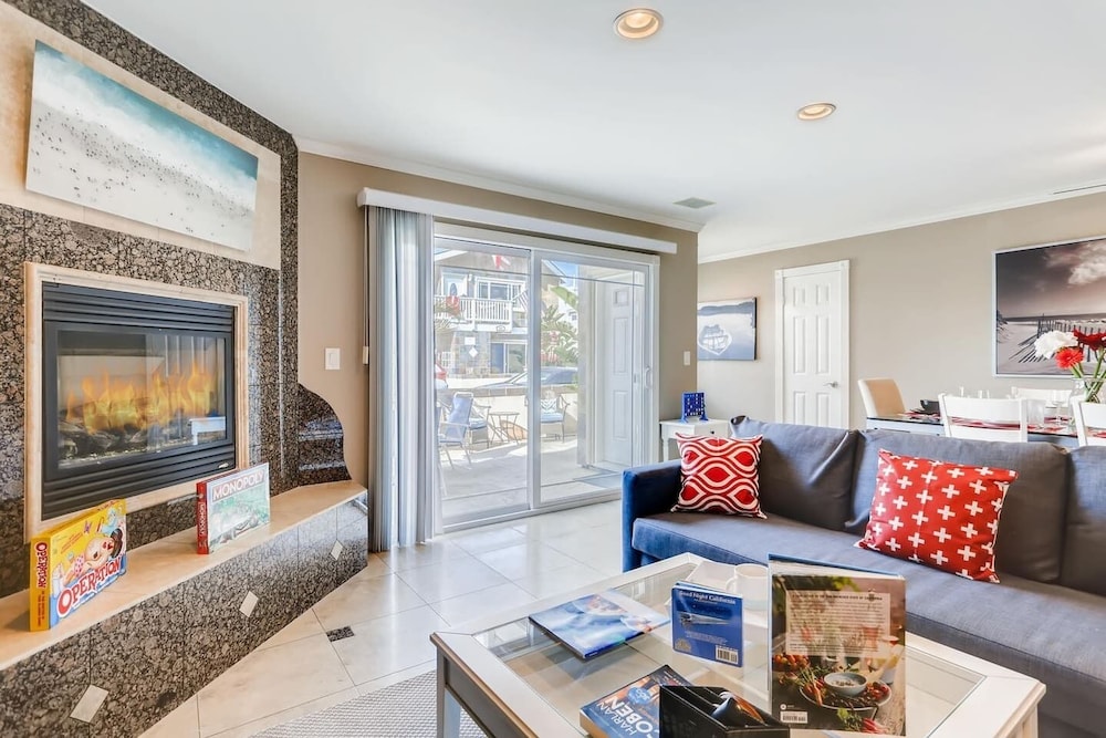 Amazing Family Friendly Newport Beach Home 1 Block To Ocean — 4-Star Luxury Hotel in Newport Beach, United States