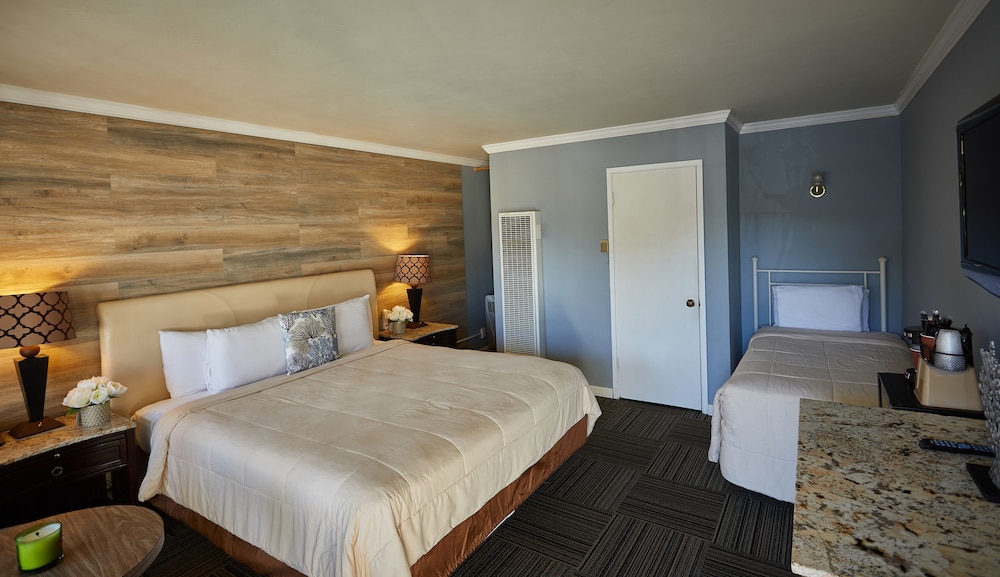 Inn By the Bay Monterey - photo 8
