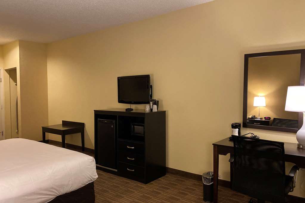 Baymont by Wyndham Houston North - photo 11