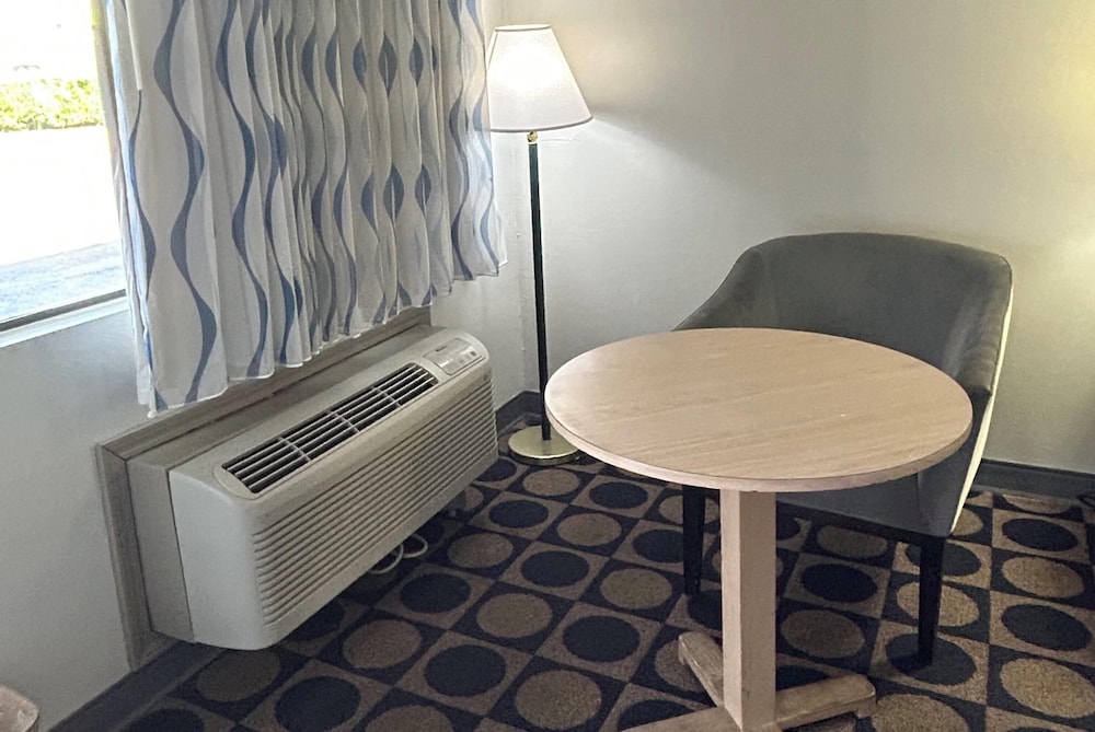 Days Inn by Wyndham Byron - photo 14