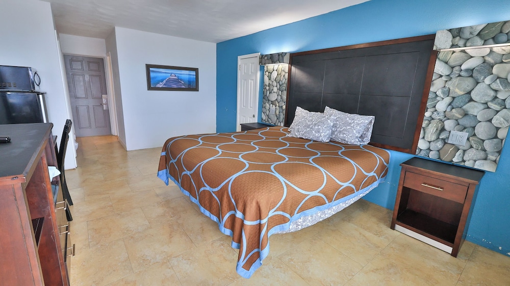 Driftwood Beach Motel - photo 41