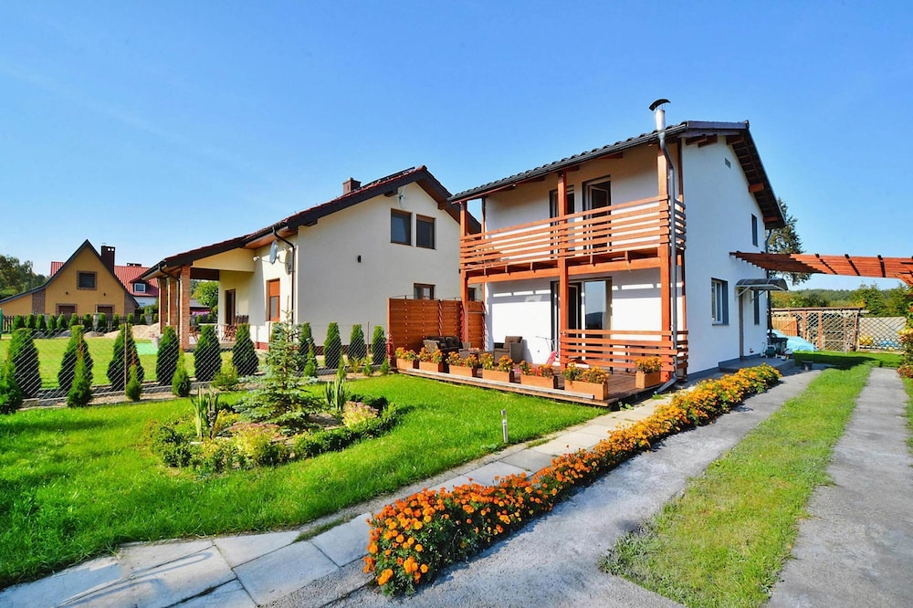 Lakeside holiday home private garden — 4-Star Luxury Hotel in Borne Sulinowo, Poland