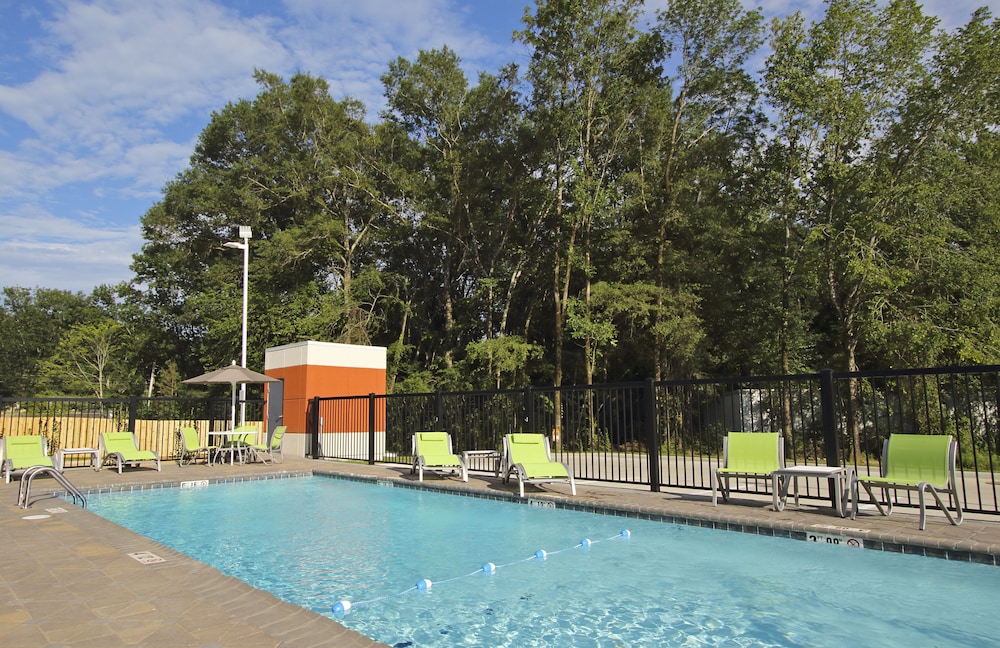 Holiday Inn Express & Suites Columbus North by IHG - photo 17