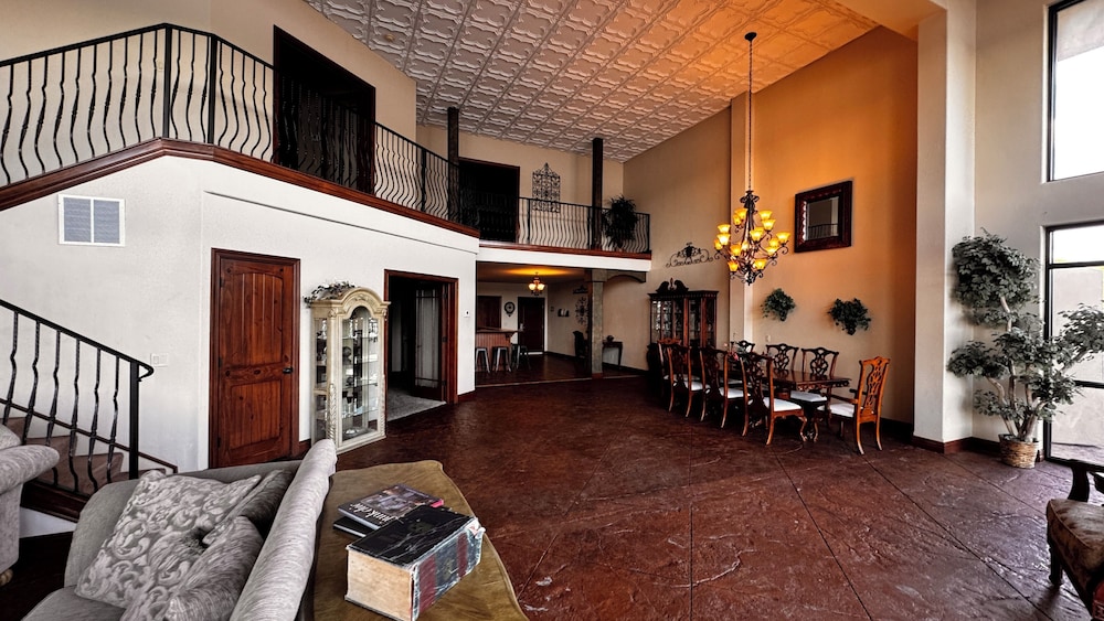 D'Monaco Luxury Resort - photo 15