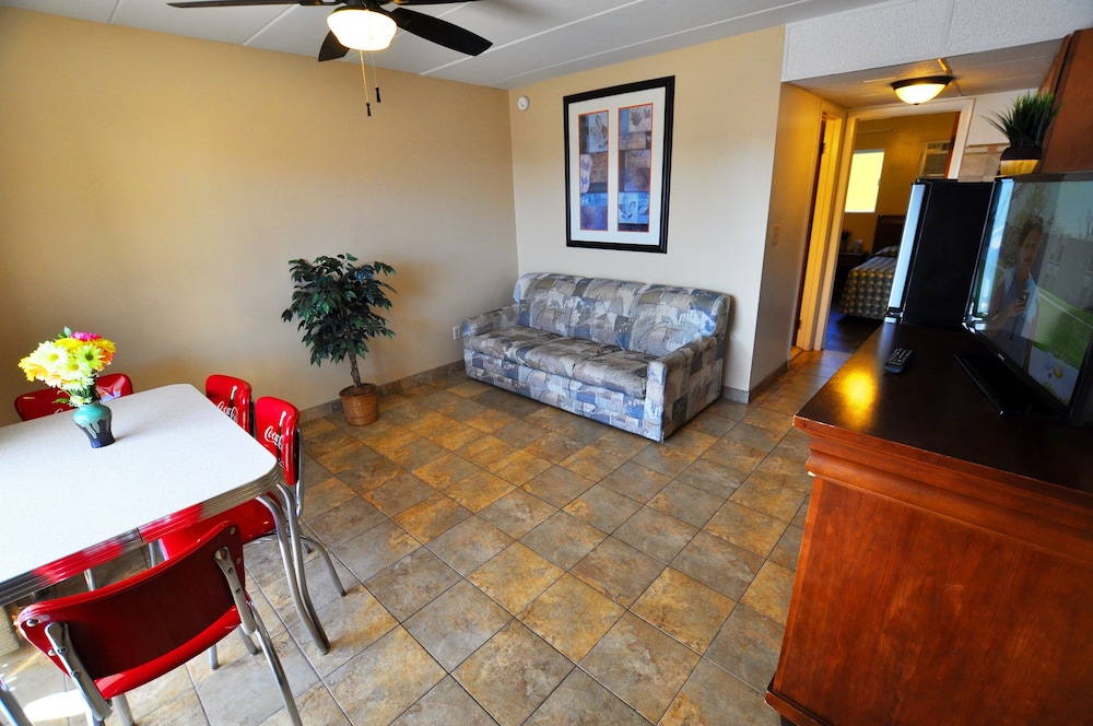 Nantucket Inn & Suites - photo 18
