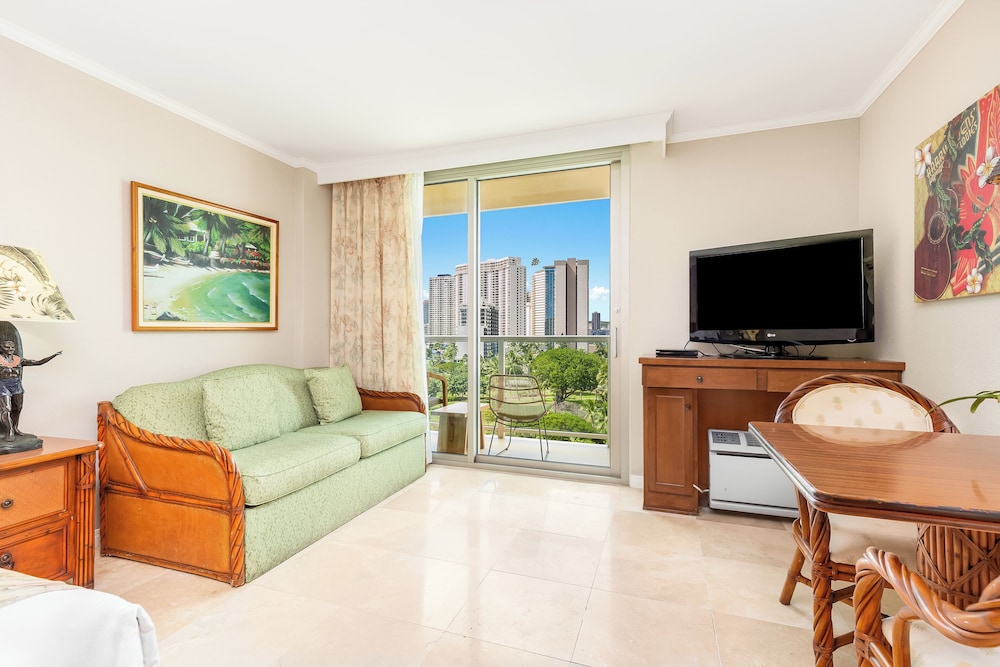 Luana Waikiki Hotel & Suites - photo 56