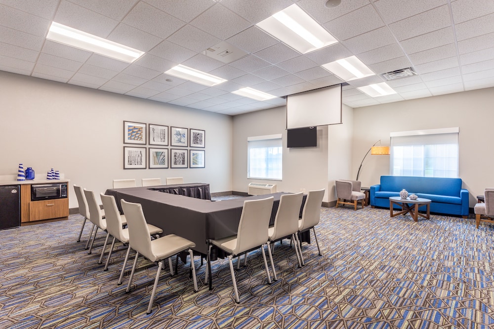 Holiday Inn Express & Suites Eau Claire North by IHG - photo 39