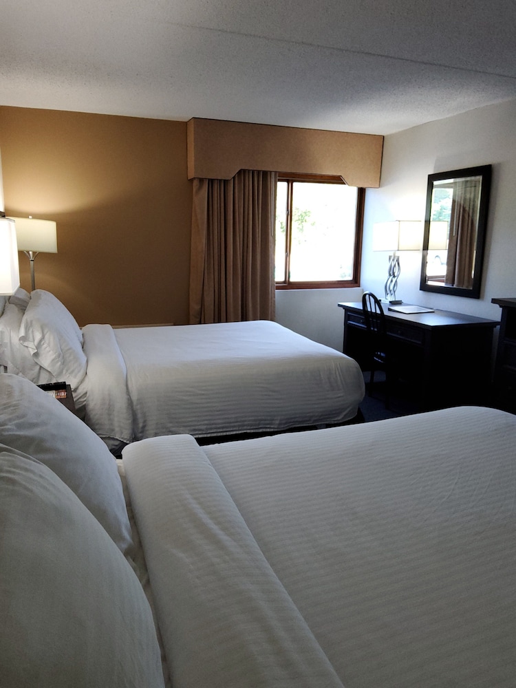 Klopfenstein Inn and Suites - photo 8