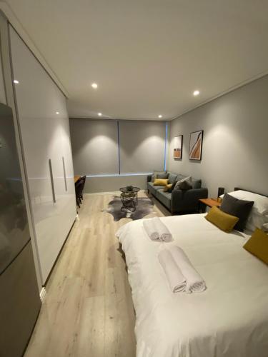 2505 Studio in Central Cape Town Wi Fi pool free parking
